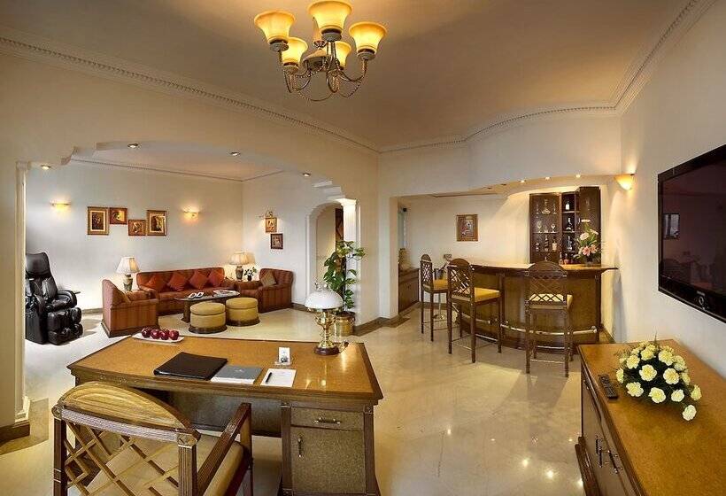 Люкс Повышенной Комфортности, The Suryaa  New Delhi