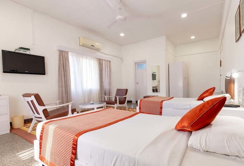 חדר אקזקיוטיב, West End