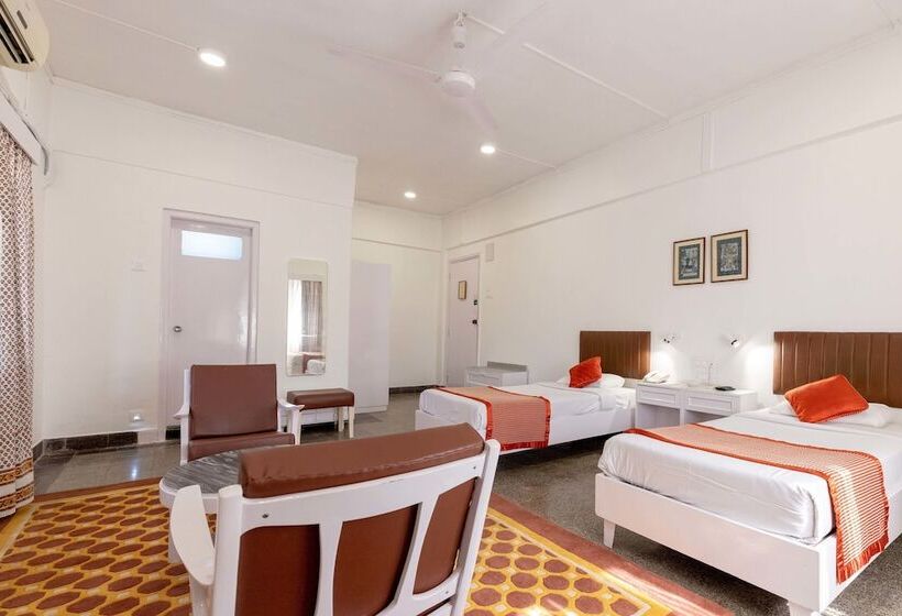 חדר אקזקיוטיב, West End