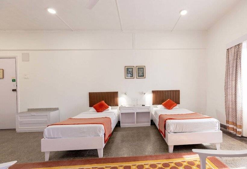 חדר אקזקיוטיב, West End