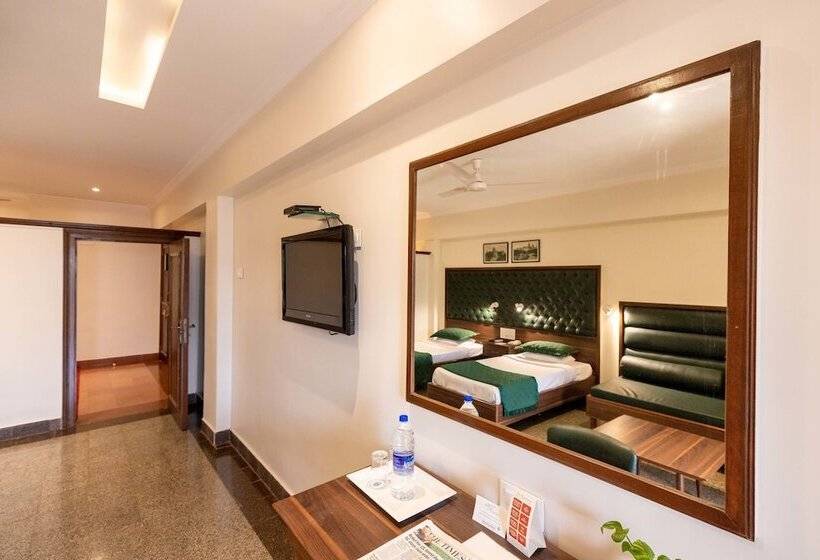 סוויטת ג'וניור, West End