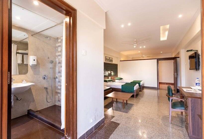 סוויטת ג'וניור, West End