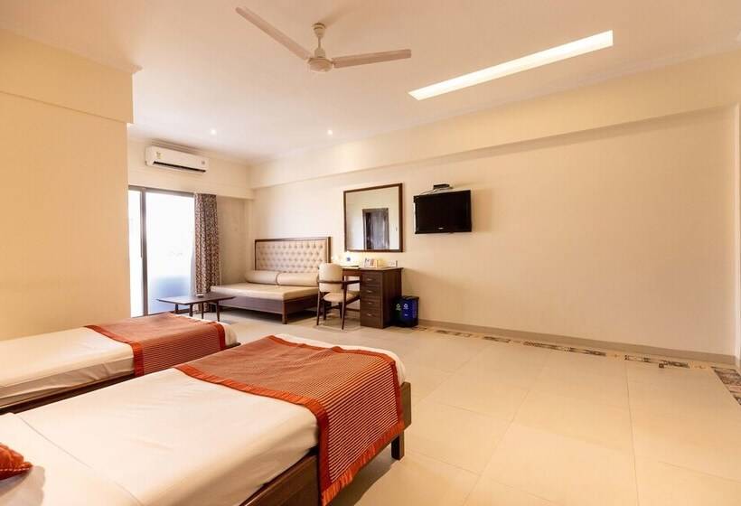 סוויטה משפחתית, West End