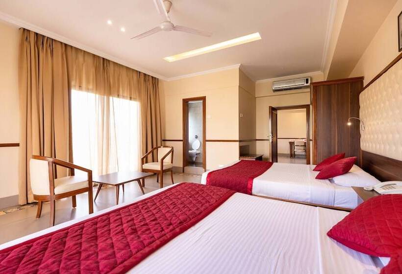 סוויטה משפחתית, West End