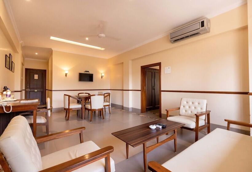 סוויטה משפחתית, West End