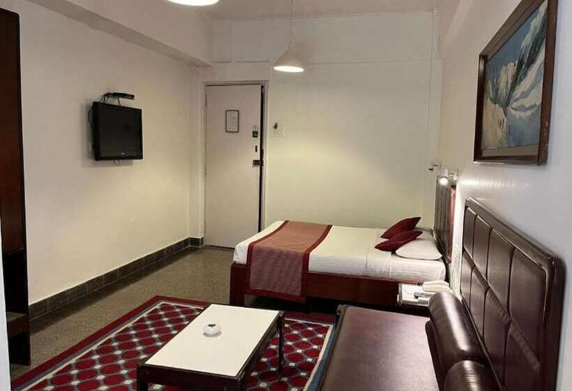 Номер Economy, West End