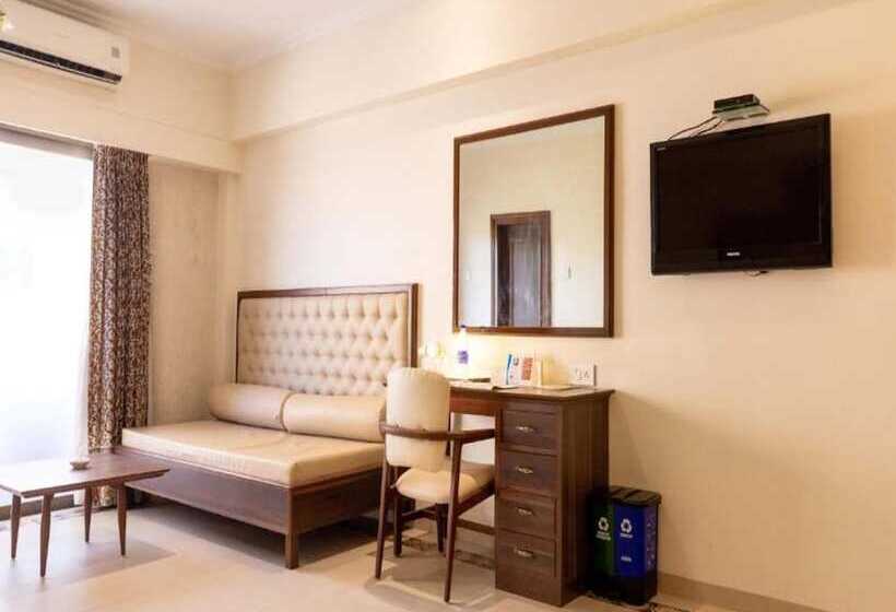 חדר אקונומי, West End