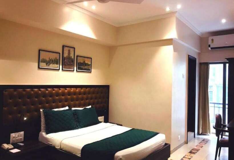 חדר אקונומי, West End