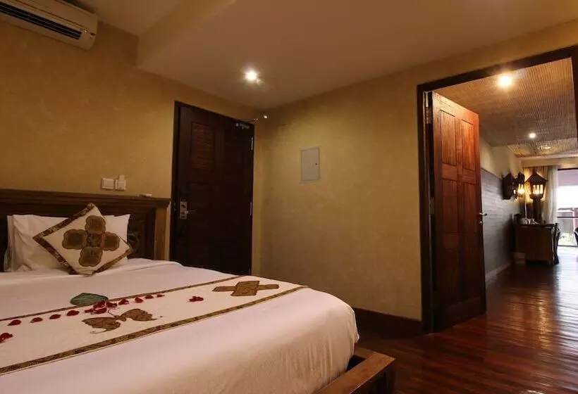 اتاق استاندارد سه نفره, Kupu Kupu Barong Villas And Tree Spa By L’occitane