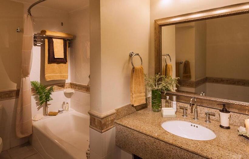 اتاق خانواده دولوکس با تخت‌خواب دو نفره‌ی کینگ‌سایز, Beaches Ocho Rios - All Inclusive