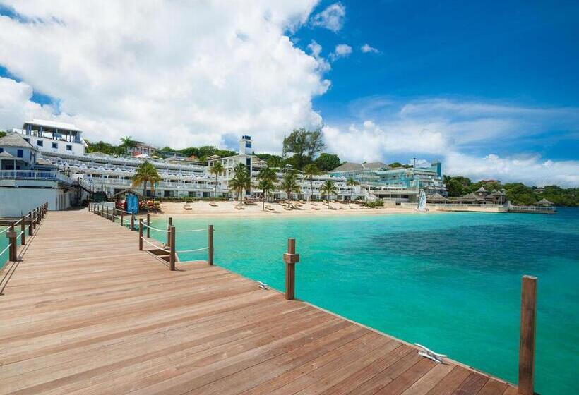 اتاق خانواده دولوکس با تخت‌خواب دو نفره‌ی کینگ‌سایز, Beaches Ocho Rios - All Inclusive
