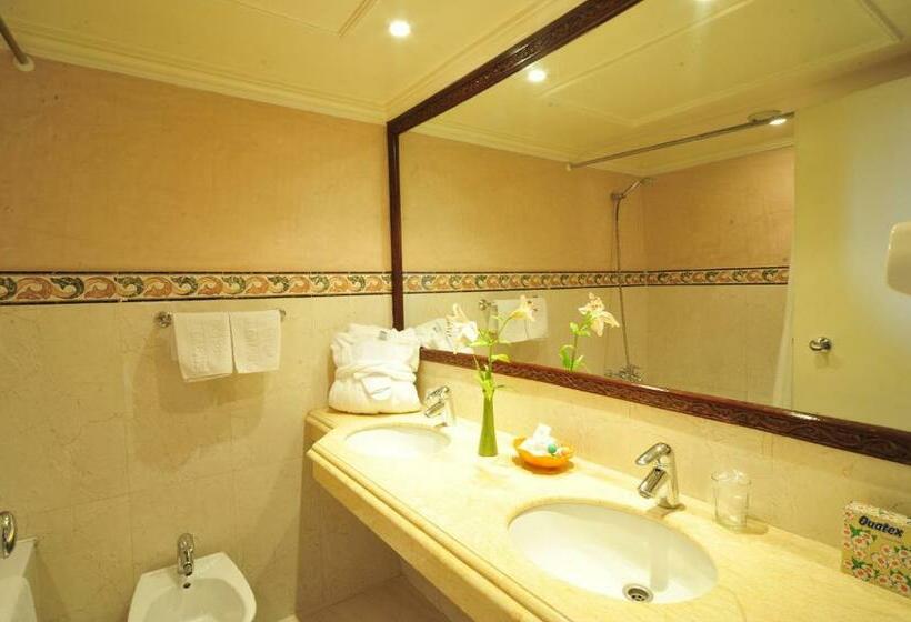 اتاق استاندارد با چشم‌انداز استخر, El Andalous Lounge & Spa