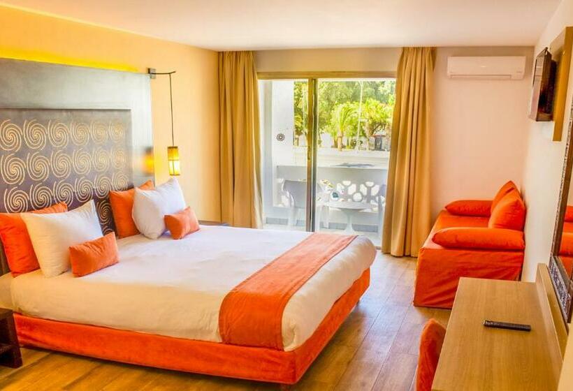 スタンダードトリプルルーム, Hamilton Agadir