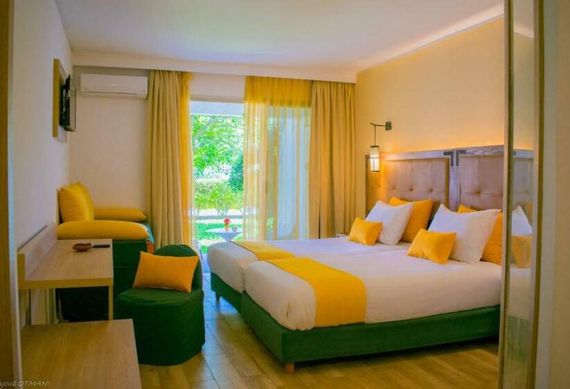 スタンダードトリプルルーム, Hamilton Agadir