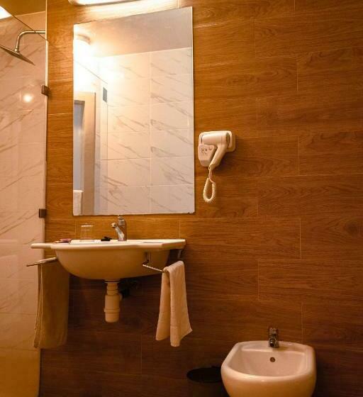 オーシャンビュースタンダードルーム, Hamilton Agadir