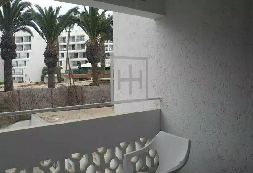 スタンダードルーム, Hamilton Agadir