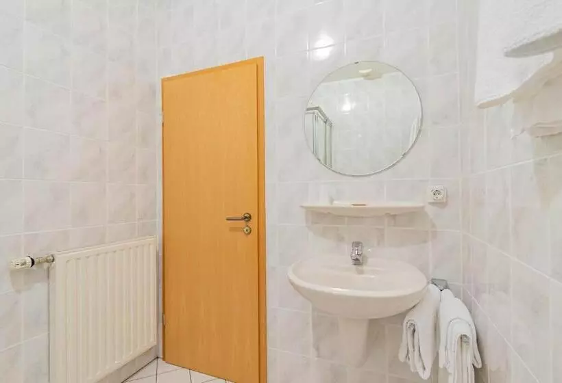 スーペリアトリプルルーム, Hôtel Le Petit Poète