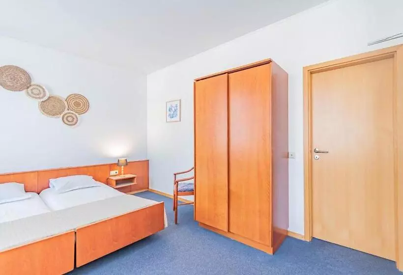 スーペリアトリプルルーム, Hôtel Le Petit Poète