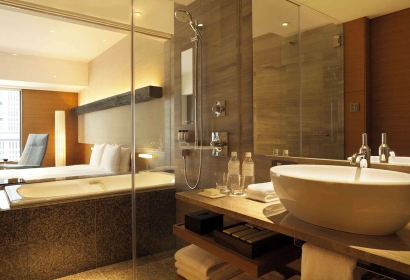 Номер Клуб, Hyatt Regency Tokyo