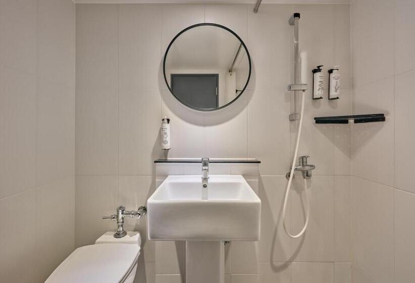 חדר משפחתי, Kolon