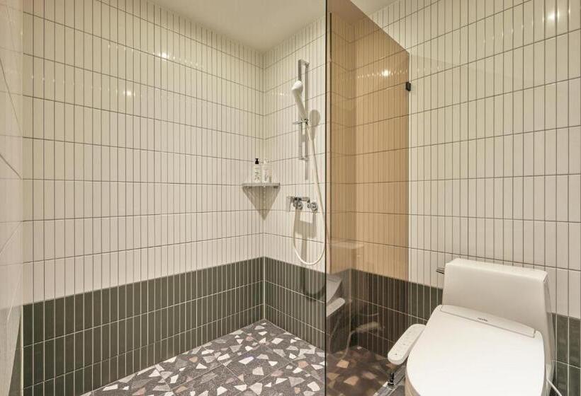 חדר אקזקיוטיב, Kolon