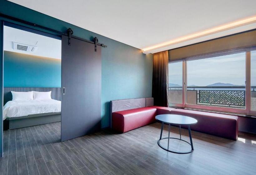 סוויטה אקזקיוטיב, Kolon