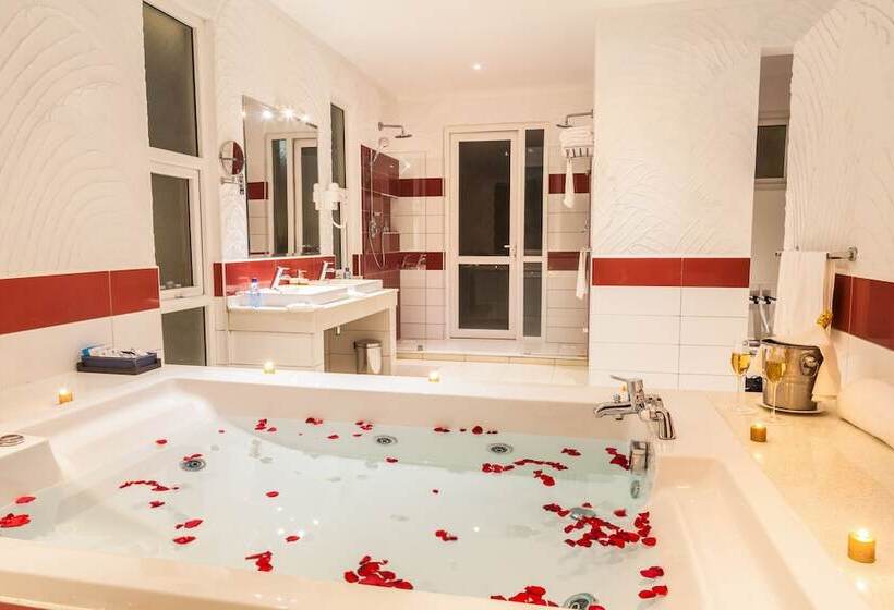 ویلا دلوکس 3 خوابه, Leopard Beach Resort And Spa