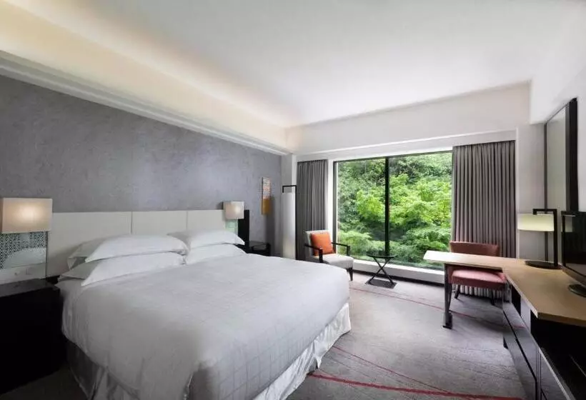 キングサイズベッドのスーペリアルーム, Sheraton Miyako Hotel Tokyo