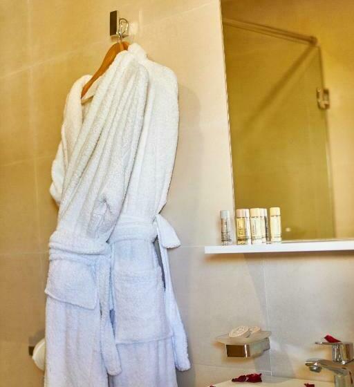 带大床的标准间, Mabrouk Hotel And Suites Adult Only