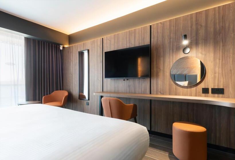 اتاق لوکس با چشم‌انداز دریا, Ax Odycy