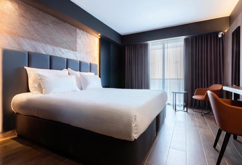 اتاق لوکس با چشم‌انداز دریا, Ax Odycy