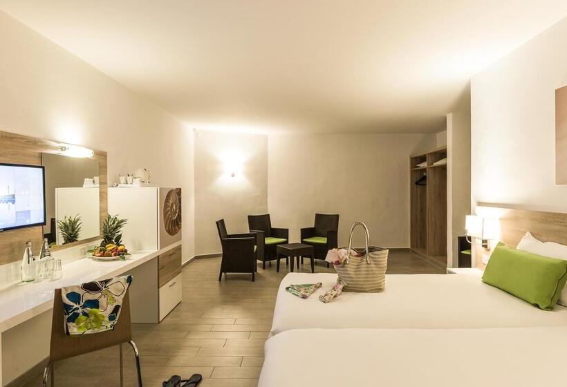 اتاق خانوادگی با چشم‌انداز دریا, Ax Odycy