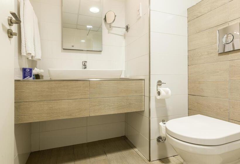 اتاق خانوادگی با چشم‌انداز دریا, Ax Odycy