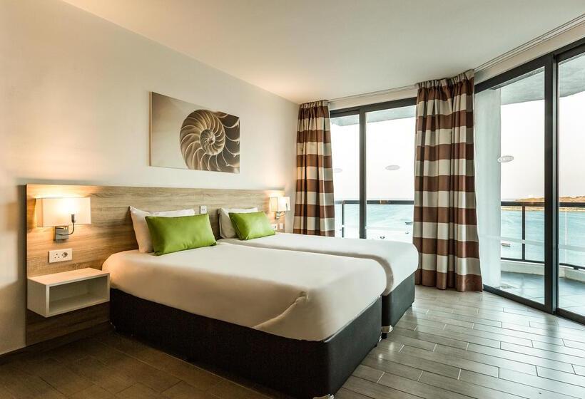 اتاق خانوادگی با چشم‌انداز دریا, Ax Odycy