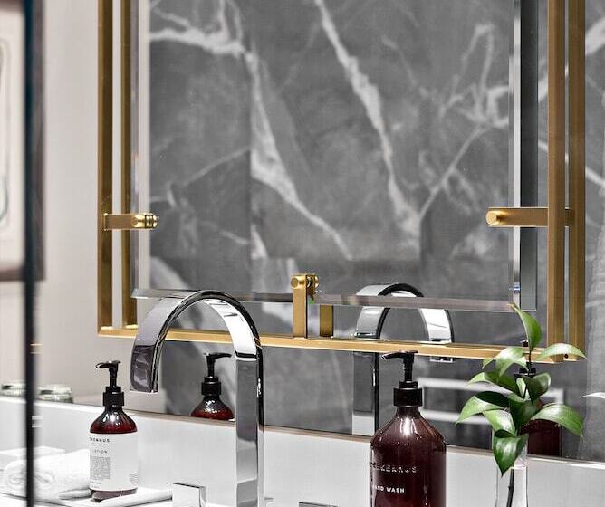 سوییت جونیور با بالکن, Continental