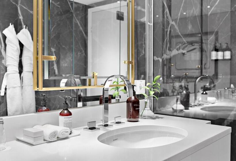 سوییت جونیور با بالکن, Continental