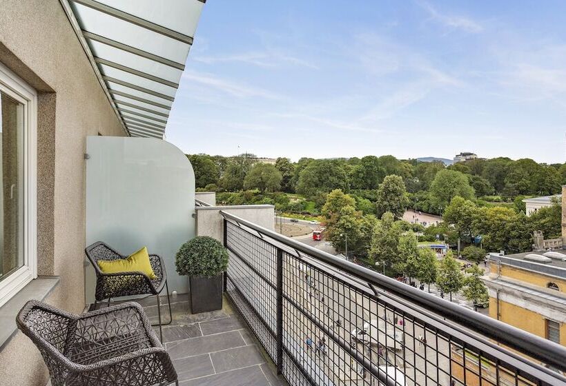 سوییت جونیور با بالکن, Continental