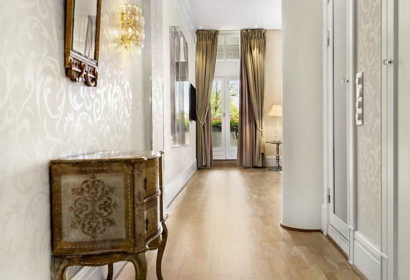 سوییت جونیور با بالکن, Continental