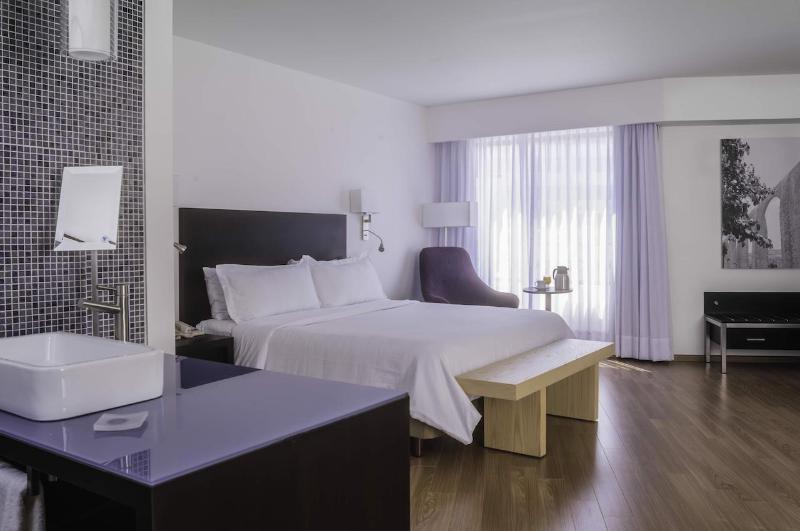 Полулюкс, Fiesta Inn Queretaro