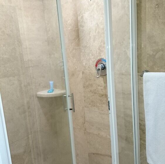 חדר סטנדרט, Gobernador