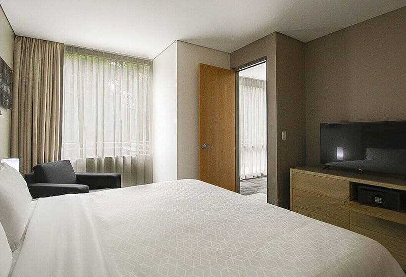 스위트, Holiday Inn Express Mexico Reforma, An Ihg