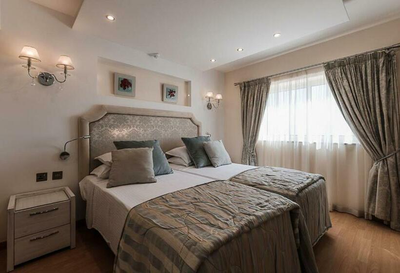 اتاق سوپریور با چشم‌انداز دریا, Osborne