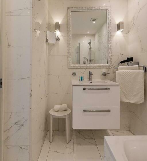 اتاق سوپریور با چشم‌انداز دریا, Osborne