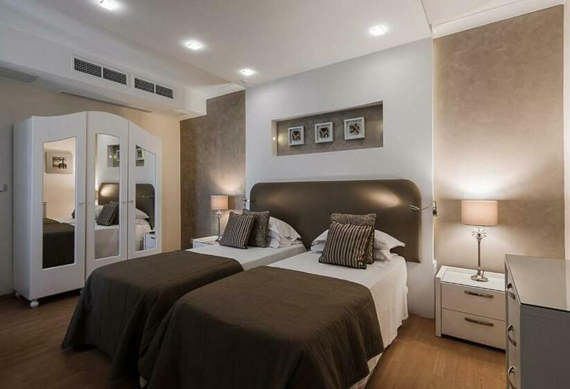 اتاق سوپریور با چشم‌انداز دریا, Osborne