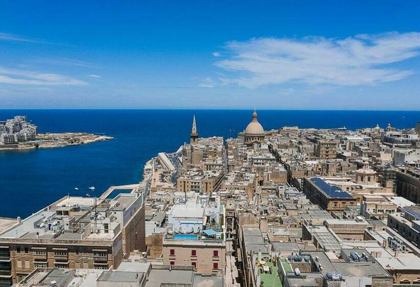 اتاق سوپریور با چشم‌انداز دریا, Osborne