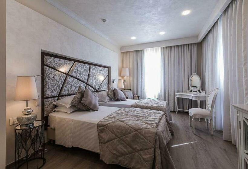 اتاق لوکس با چشم‌انداز دریا, Osborne