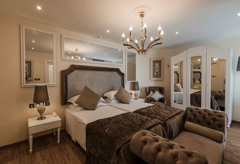 اتاق لوکس با چشم‌انداز دریا, Osborne