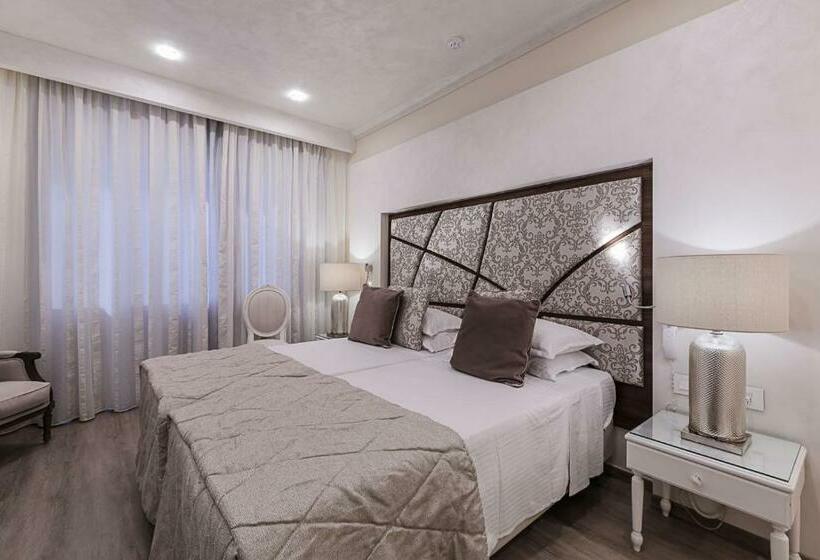 اتاق لوکس با چشم‌انداز دریا, Osborne