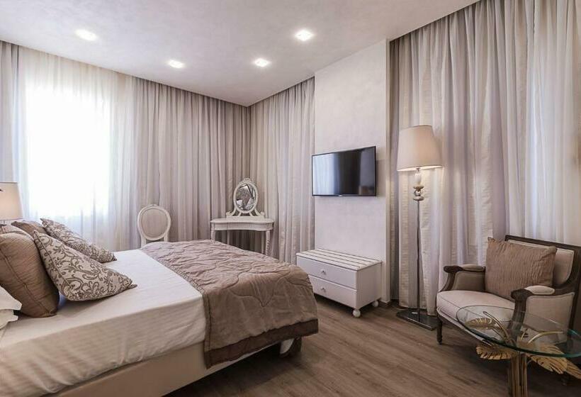 اتاق لوکس با چشم‌انداز دریا, Osborne