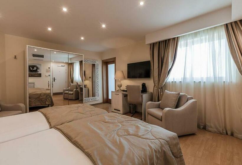 اتاق لوکس با چشم‌انداز دریا, Osborne